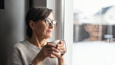 Ο εθελοντισμός και τα εγγόνια "αντιμετωπίζουν" τη μοναξιά μετά τα 50