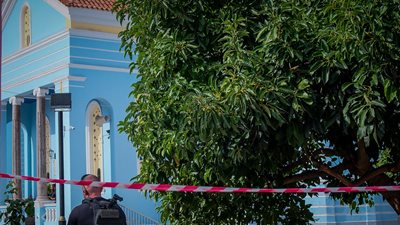 Βορίζια: "Είχε ανέβει στο σπίτι που μπήκε ο εκρηκτικός μηχανισμός και πυροβολούσε" - Μαρτυρίες για το μακελειό