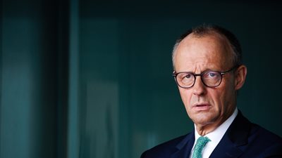 Μερτς και Τουσκ εμβαθύνουν την αμυντική συνεργασία