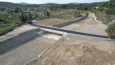 Νέα γέφυρα στην Ευβοια βελτιώνει ένα ταλαιπωρημένο οδικό δίκτυο