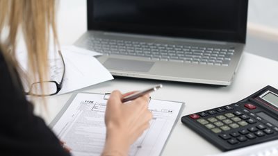 Ποιους φόρους πρέπει να πληρώσουμε έως το τέλος του έτους