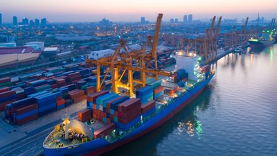 Politico: Οι ΗΠΑ απείλησαν διπλωμάτες της ΕΕ για να μπλοκάρουν τον φόρο άνθρακα στη ναυτιλία