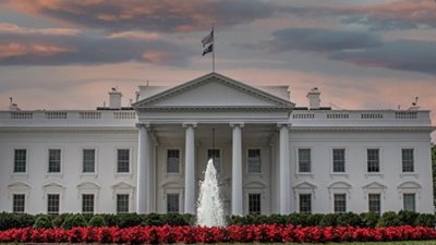 Όχημα έπεσε στην πύλη του Λευκού Οίκου - Συνελήφθη ο οδηγός