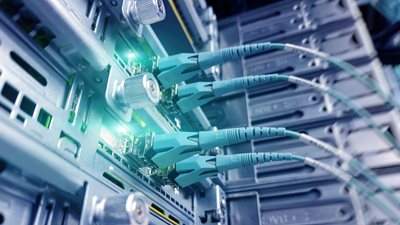 Οπτικές ίνες: Σημαντική βελτίωση για την Ελλάδα, παραμένει όμως μεταξύ των ουραγών του ΟΟΣΑ