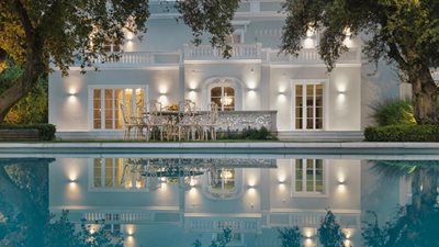 Sotheby’s: Έως 1 δισ. ευρώ ο ετήσιος όγκος πωλήσεων πολυτελών κατοικιών στην Ελλάδα