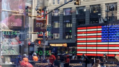 Wall Street: Η ελπίδα για μειωμένους δασμούς Τραμπ έφερε θετικό πρόσημο