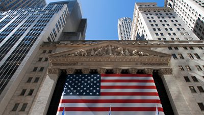 Τεχνολογικές πιέσεις στη Wall με πτώση άνω του 1% για S&P 500 και Nasdaq