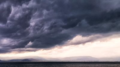 Επελαύνει η κακοκαιρία: Έντονες βροχές στη Δυτική Ελλάδα - Έπεσαν δέντρα, πλημμύρισαν υπόγεια