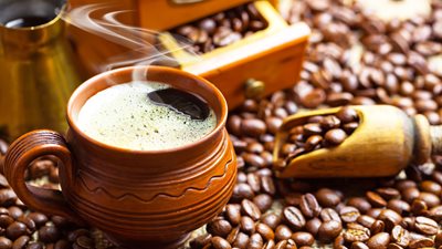 "Βουτιά" στις τιμές του καφέ - Σε χαμηλό 2ετίας το κακάο με πτώση 6,4%