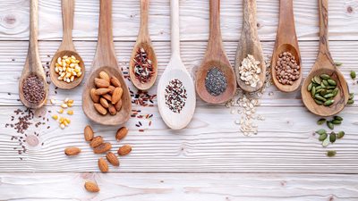 "Fibremaxxing": Γιατί η αυξημένη κατανάλωση φυτικών ινών έχει γίνει η νέα διατροφική μόδα και ποιοι κίνδυνοι κρύβονται