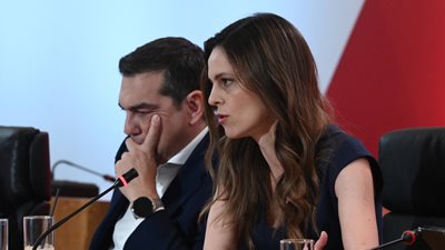 Η Αχτσιόγλου "διορθώνει" προσεκτικά τον Τσίπρα για το "δαχτυλίδι" - Ανοιχτές γέφυρες