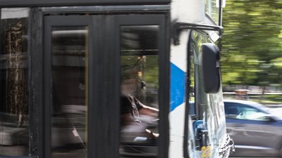 Η μάστιγα της λαθρεπιβίβασης στα ΜΜΜ: Από τα λεωφορεία μέχρι τους "ηλεκτρονικούς τζαμπατζήδες"