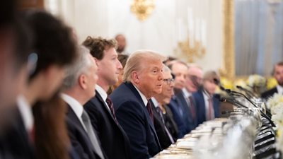 Πώς οι CEO εταιρικών κολοσσών αποσπούν χατίρια από τον Τραμπ