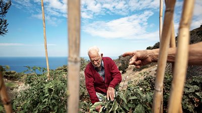 Ποιες οκτώ καθημερινές συνήθειες χαρίζουν επιπλέον χρόνια ζωής σύμφωνα με νέα έρευνα