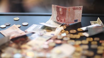 IOBE: Στην κατιούσα καταναλωτική εμπιστοσύνη και αποταμίευση - Το 60% των πολιτών "μόλις τα βγάζει πέρα"