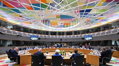 Politico: Πόσο θα "κόστιζαν" στην Ελλάδα και στην ΕΕ οι εγγυήσεις για το δάνειο στην Ουκρανία