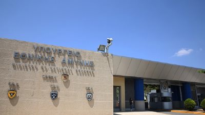 ΥΠΕΘΑ: Δεν θα επιτρέψουμε την καθ’ οιονδήποτε τρόπο υποβάθμιση του Μνημείου του Άγνωστου Στρατιώτη