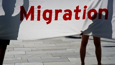 ΚΕΦΙΜ: Ουδέτερη έως θετική η επίδραση της μετανάστευσης στην οικονομία σε Ευρώπη και ΗΠΑ