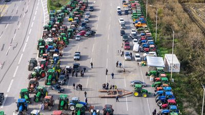 Ενισχύουν τα μπλόκα  οι αγρότες – Ανοιχτή η κυβερνητική πρόσκληση για διάλογο επιμένουν Τσιάρας, Κοντογεώργης