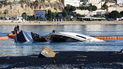 Μαρίνα Ζέας: Στις φλόγες τυλίχτηκαν τέσσερα σκάφη - Από ξύλινο ιστιοφόρο ξεκίνησε η φωτιά