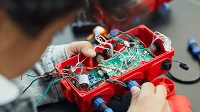 Θεσσαλονίκη: Παιδιά στο φάσμα του αυτισμού ξεκίνησαν μαθήματα ρομποτικής στο εργαστήριο RoboAutism