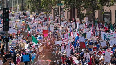 ΗΠΑ: Εκατομμύρια Αμερικανοί διαδηλώνουν σήμερα σε 2.700 πόλεις κατά του Τραμπ