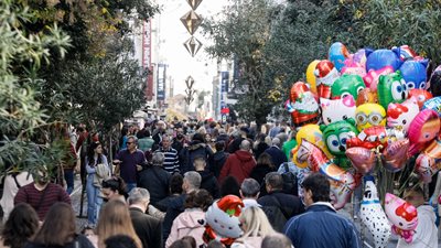 "Δειλά σημάδια αισιοδοξίας" στην κατανάλωση – Ανοικτά τα καταστήματα σήμερα, σε ρυθμούς εορταστικού ωραρίου η αγορά