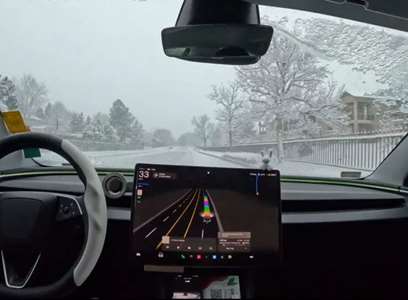 Δείτε τι κάνει το FSD της Tesla όταν έχει χιόνι στον δρόμο