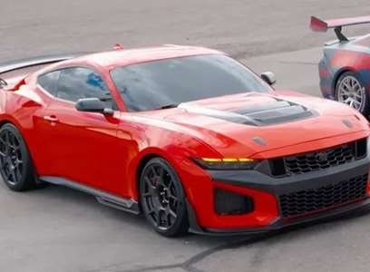 O Max Verstappen οδηγεί τη νέα έκδοση της Mustang Dark Horse (video)