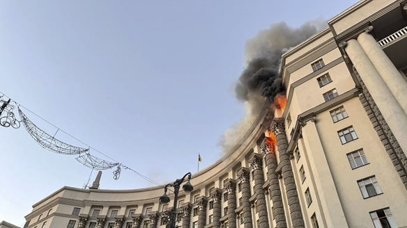 Χωρίς ρεύμα το μισό Κίεβο μετά από ρωσικές επιθέσεις