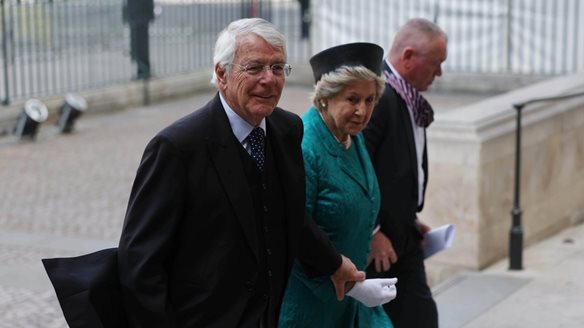 Ο Συντηρητικός πρώην πρωθυπουργός της Βρετανίας Τζον Μέιτζορ χαρακτηρίζει το Brexit "πράξη συλλογικoύ παραλογισμού"