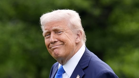 Ο Τραμπ υπέγραψε τον νόμο για τη δημοσιοποίηση του φακέλου Έπσταϊν