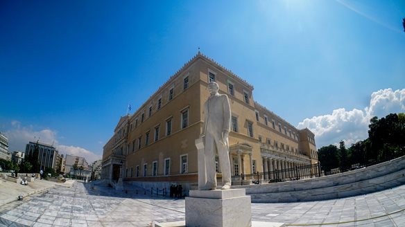 Γρ. Προϋπολογισμού της Βουλής: Η πρόωρη αποπληρωμή του χρέους αυξάνει την παραγωγικότητα της οικονομίας