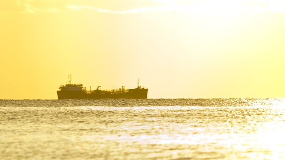 Δεξαμενόπλοια σε τροχιά κερδών, αλλά με βαριά σκιά για το 2026