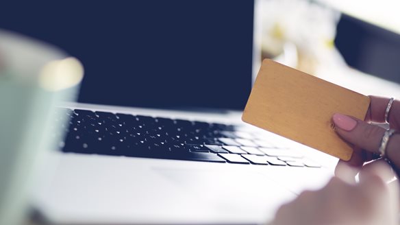 Online shopping στις γιορτές: Τι πρέπει να προσέχεις πριν πατήσεις "αγορά"