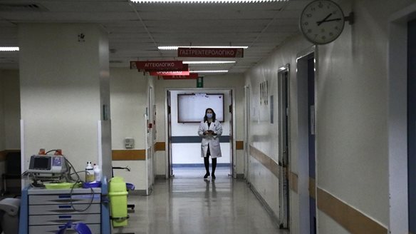 ΕΟΔΥ: Τέσσερις θάνατοι από COVID-19 και 162 νέες εισαγωγές