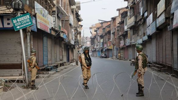 Ινδία: Τουλάχιστον 9 νεκροί και 29 τραυματίες από την έκρηξη σε αστυνομικό τμήμα του Κασμίρ