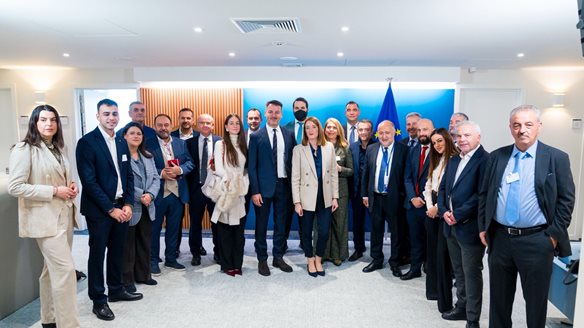 Οι προκλήσεις του κλάδου του λιανεμπορίου στο επίκεντρο εκδήλωσης που διοργάνωσε ο Δ. Τσιόδρας με τον ΣΕΛΠΕ στις Βρυξέλλες