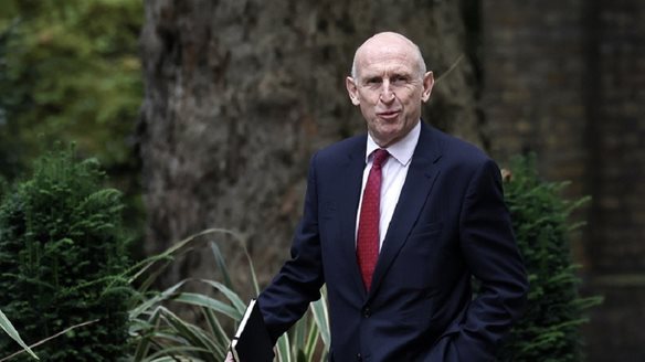 Έτοιμο για "στρατιωτικές επιλογές" το Λονδίνο καθώς παρακολουθεί ρωσικό κατασκοπευτικό πλοίο -  "Έστρεψε λέιζερ σε αεροσκάφη μας"