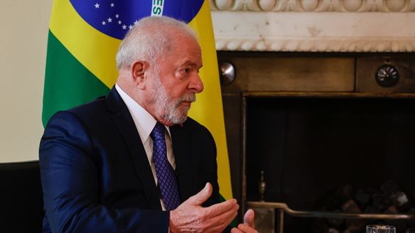 Λούλα: "Πολύ ανήσυχος" για τη στρατιωτική ανάπτυξη των ΗΠΑ κοντά στη Βενεζουέλα - "Θα το συζητήσω με τον Τραμπ"