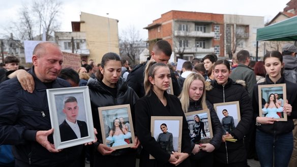 Βόρεια Μακεδονία: Χιλιάδες πολίτες στα Σκόπια ζητούν δικαιοσύνη για την τραγωδία με τους 63 νεκρούς στο Κότσανι