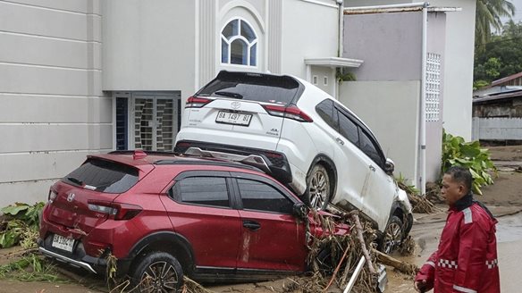 Πλημμύρες στην Ινδονησία: 631 νεκροί, 1 εκατομμύριο ξεριζωμένοι