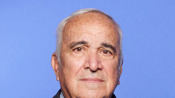 Μήπως σφυρίζουμε αδιάφορα;