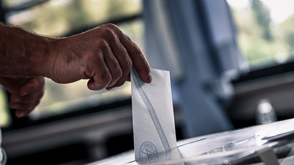 Δημοσκοπήσεις: Ο λογαριασμός που πληρώνει η κυβέρνηση για τα αγροτικά μπλόκα