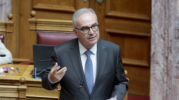 Ν. Παπαθανάσης: Εσείς χειροκροτούσατε Βαρουφάκη, εμείς Πιερρακάκη - Π. Πολάκης: Αέρας κοπανιστός το έργο του