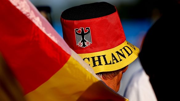 Γερμανία: Ποινική δίωξη σε βουλευτή του AfD για ναζιστικό χαιρετισμό στο κοινοβούλιο