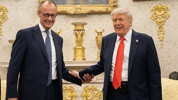 Ο Μερτς ως Μάο, ο Τραμπ ως Χρουστσόφ