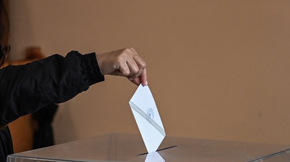 Δημοσκόπηση Palmos Analysis: Στο 30,1% η ΝΔ - Το "κόμμα Καρυστιανού" νικάει τον Τσίπρα