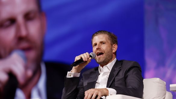 Crypto-πλήγμα για την οικογένεια Τραμπ: Βουτιά 51% σε 26 λεπτά και $1 δισ. χαμένο εντός 2 μηνών