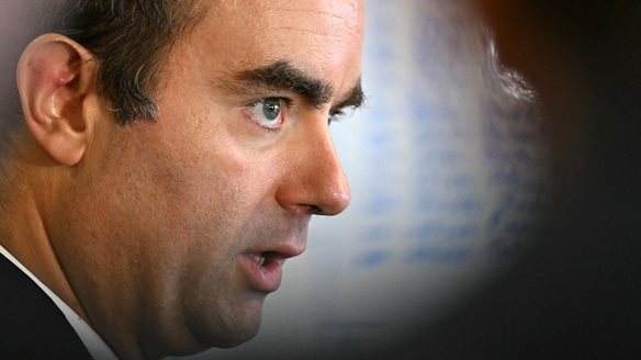 Γαλλία: Πέρασε τον "κάβο" της κοινωνικής ασφάλισης η κυβέρνηση Λεκορνί - Εγκρίθηκε το σχετικό τμήμα του Προϋπολογισμού